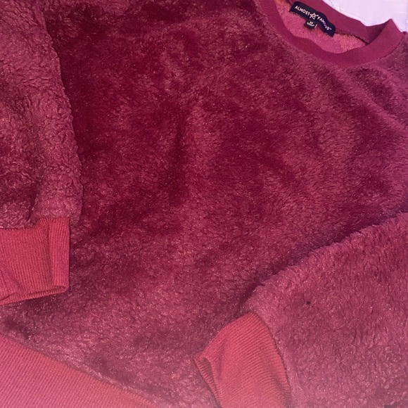 Maroon fuzzy sweatshirt - Picture 2 of 4